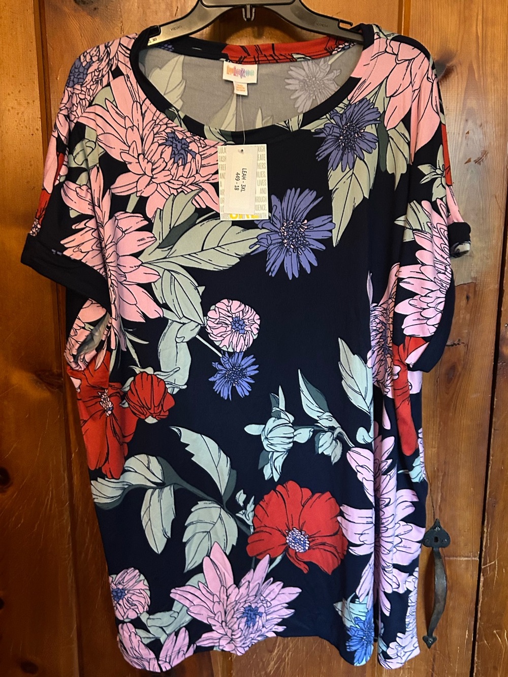 LuLaRoe Woman’s Navy Floral Short Sleeve Top Pink, Red & Lavender Blooms Leah 3X